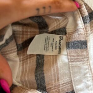 No Boundaries Plaid Shirt in Beige, Black and White